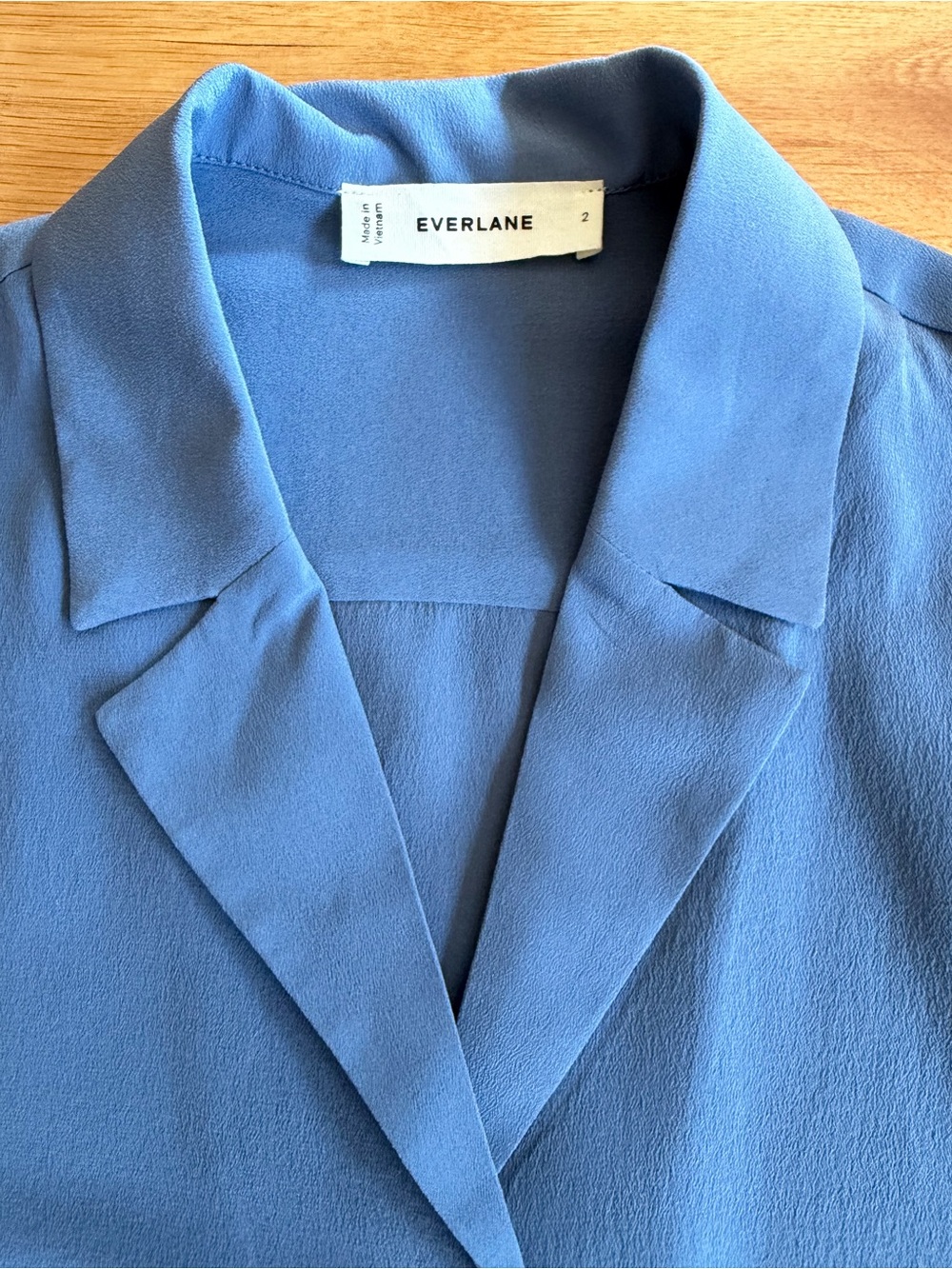 Everlane Notch Shirt in Washable Silk - Picture 4 of 5